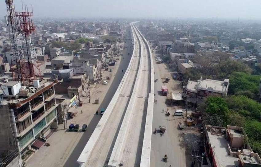 لاہور: زمین سے 12میٹر بلند تعمیر کیے جانیوالے اورنج لائن ..