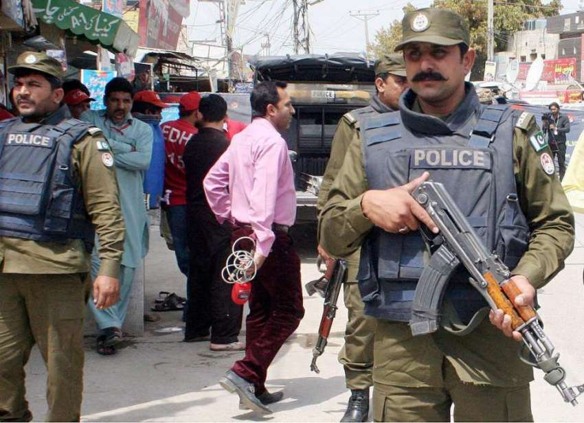 لاہور: بیدیاں روڈ پر مردم شماری ٹیم پر حملے کے بعد پولیس ..