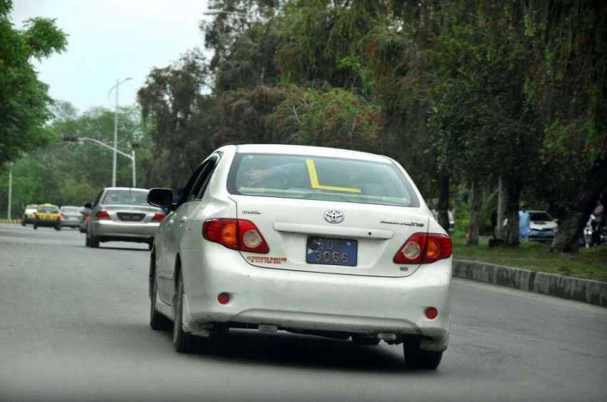 اسلام آباد: وفاقی دارالحکومت میں ایک کار کے پیچھے لکھا گیا ..