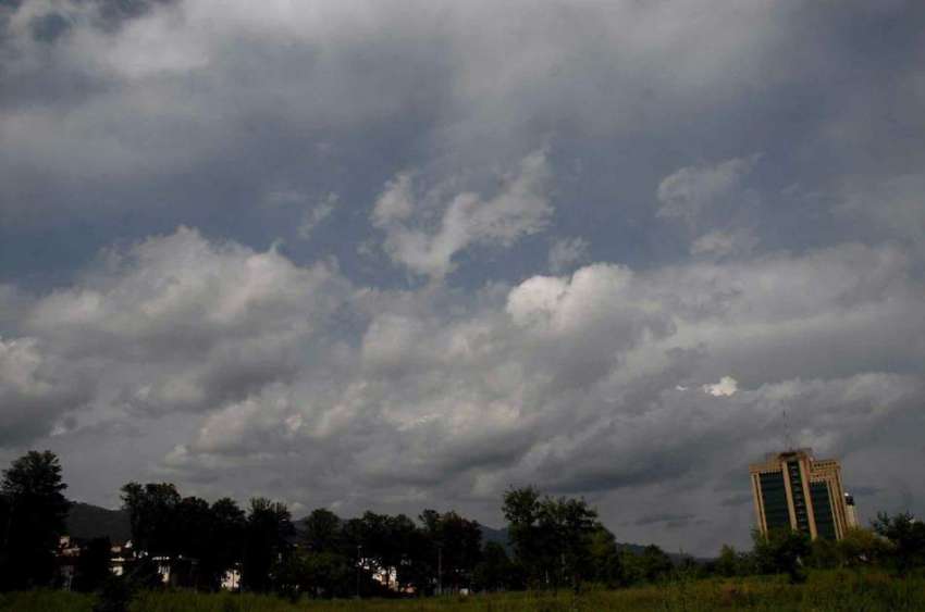 اسلام آباد: وفاقی دارالحکومت میں آج دن کے وقت چھائے بادلوں ..
