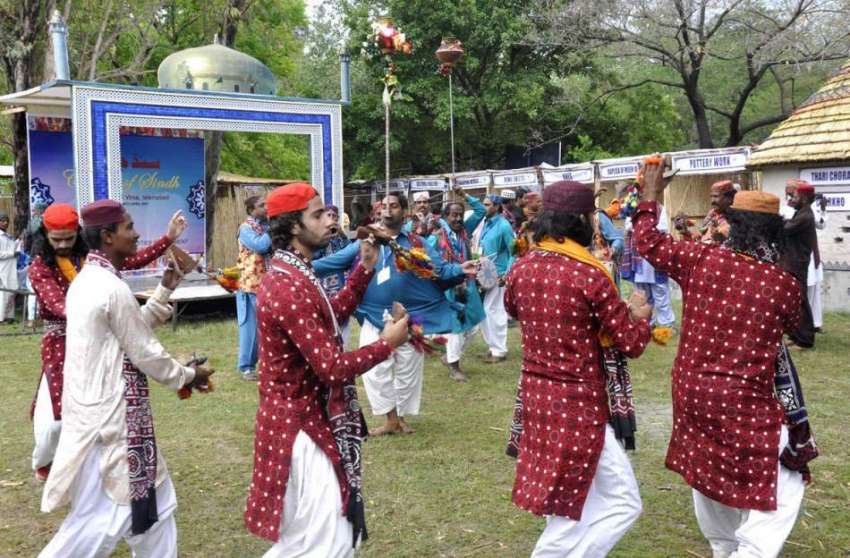 اسلام آباد: لوک ورثہ کے زیر اہتمامنعقدہ لوک میلہ 2017ء کے موقع ..