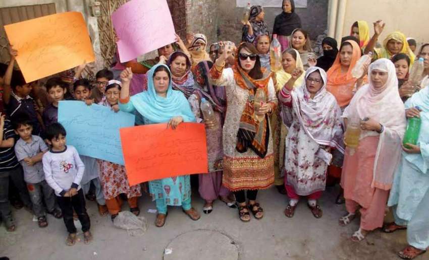 لاہور: تحریک انصاف کی نائب صدر مسرت چیمہ کی قیادت میں حلقہ ..