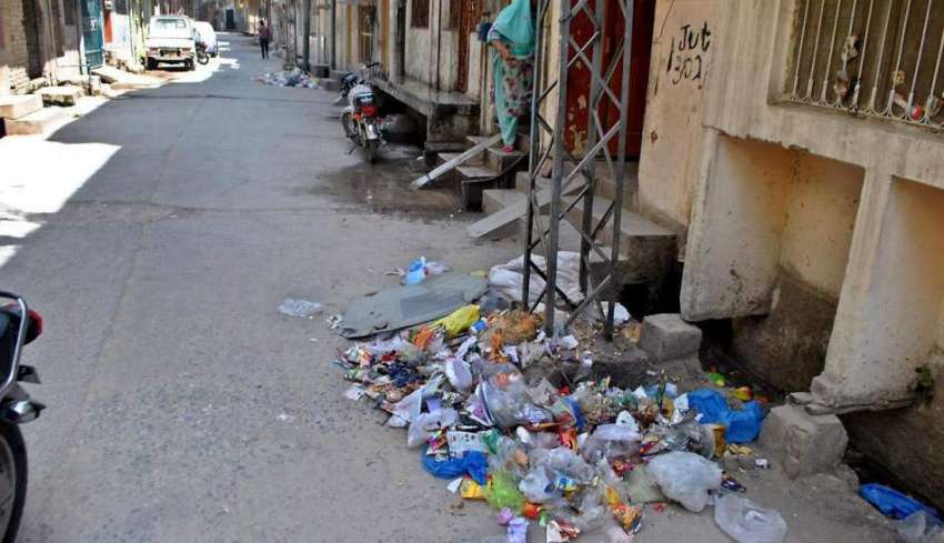 راولپنڈی: آریہ محلہ میں کچرا نہ اٹھائے جانے کے باعث گلیوں ..
