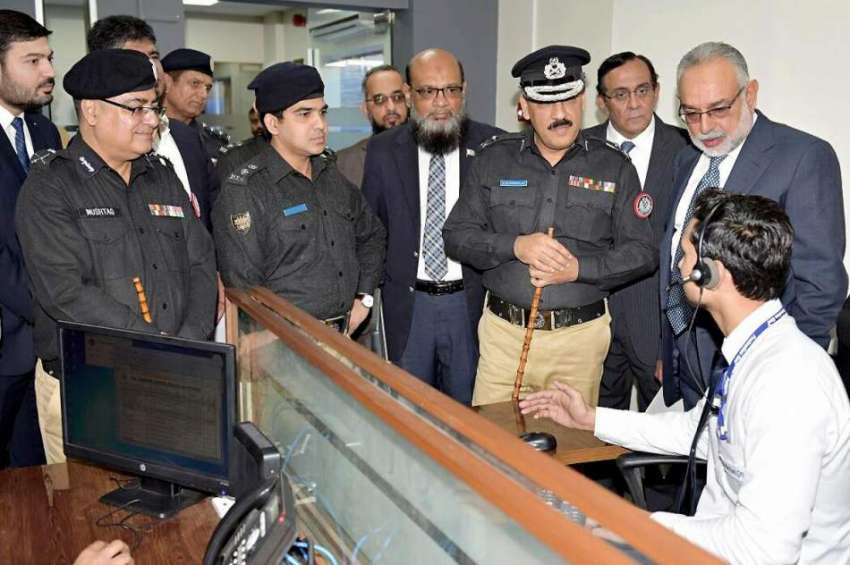 کراچی: آئی جی سندھ اے ڈی خواجہ تقریب میں شریک سابقہ آئی جیز ..