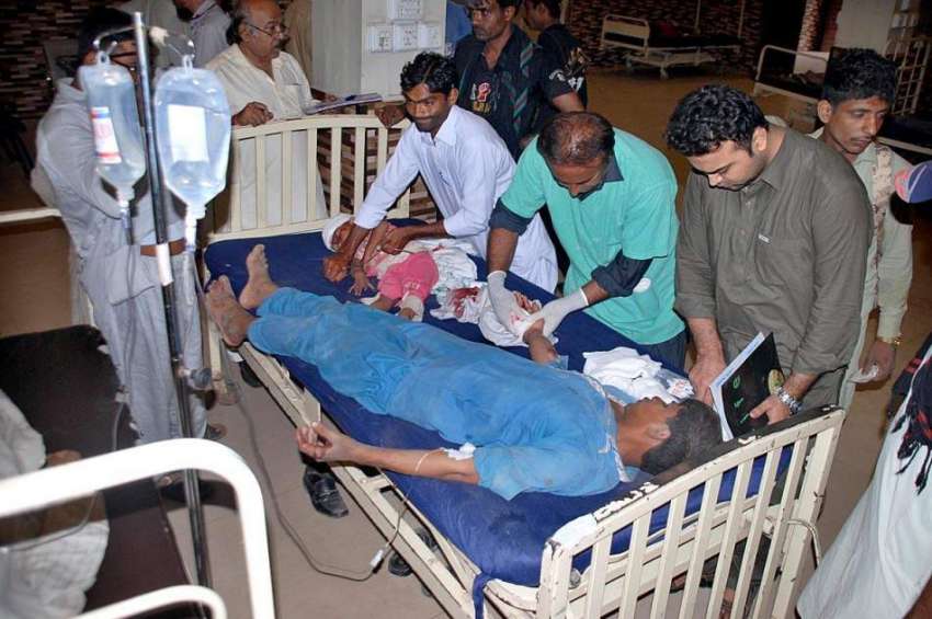 حیدر آباد: کوچ حادثے کے زخمیوں کو سول ہسپتال میں طبی امداد ..
