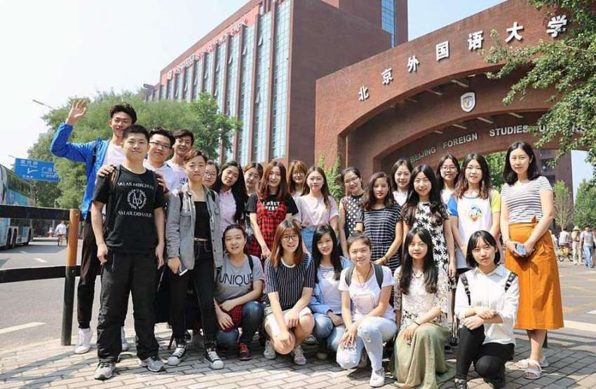 بیجنگ: چائنہ کے اردو ڈیپارٹمنٹ کے سٹوڈنٹس کا گروپ فوٹو۔