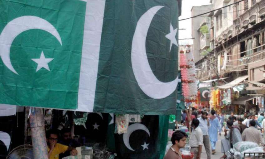 لاہور: دکانداروں نے یوم آزادی کی مناسبت سے قومی پرچم فروخت ..