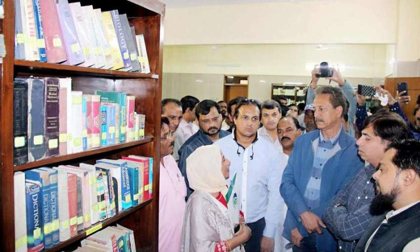 کراچی: میئر کراچی وسیم اختر ماڈل لائبریری کورنگی کے افتتاح ..