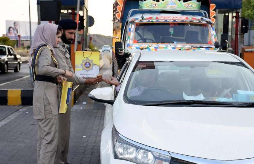 اسلام آباد: موٹر وے پولیس کے زیر اہتمام ٹول پلازہ پر افطار ..