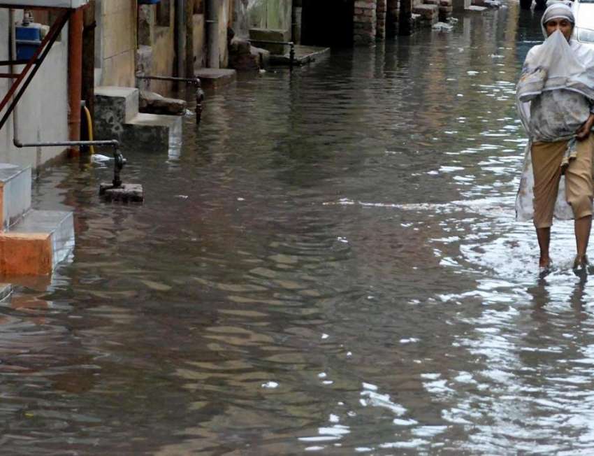 راولپنڈی: شدید بارش کے باعث جاوید کالونی میں پانی جمع ہے ..