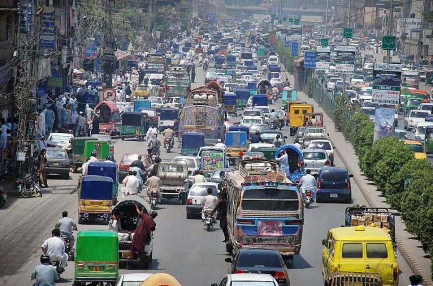 پشاور: صوبائی دارالحکومت میں شدید ٹریفک جام کا منظر۔