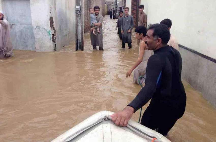 پشاور:صوبائی دارالحکومت میں رات بھر ہونیوالی بارش کے بعد ..