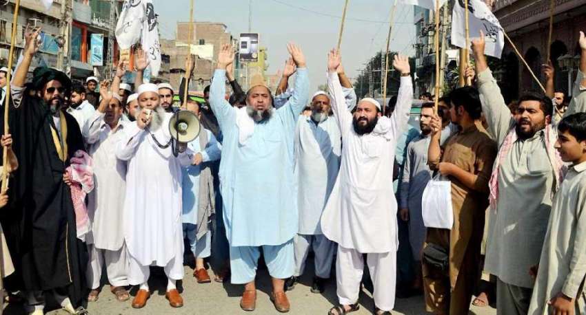 پشاور: عالمی متحدہ علماء مشائخ کونسل کے زیر اہتمام مظاہرین ..