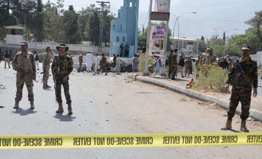 کوئٹہ: شہداء چوک کے قریب بم دھماکے کے جائے وقوعہ پر سیکیورٹی ..