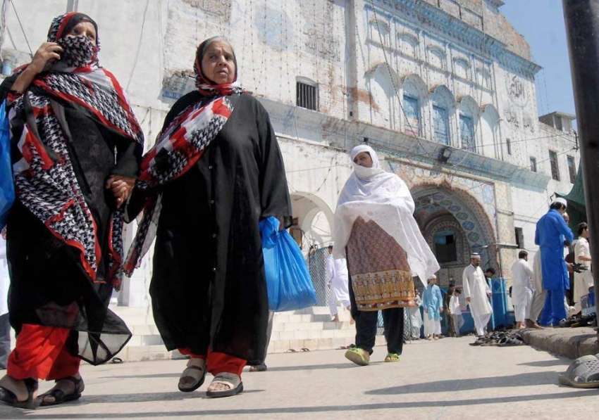 راولپنڈی: قدیمی جامعہ مسجد میں شہری جمعةالوداع کی نمازادا ..