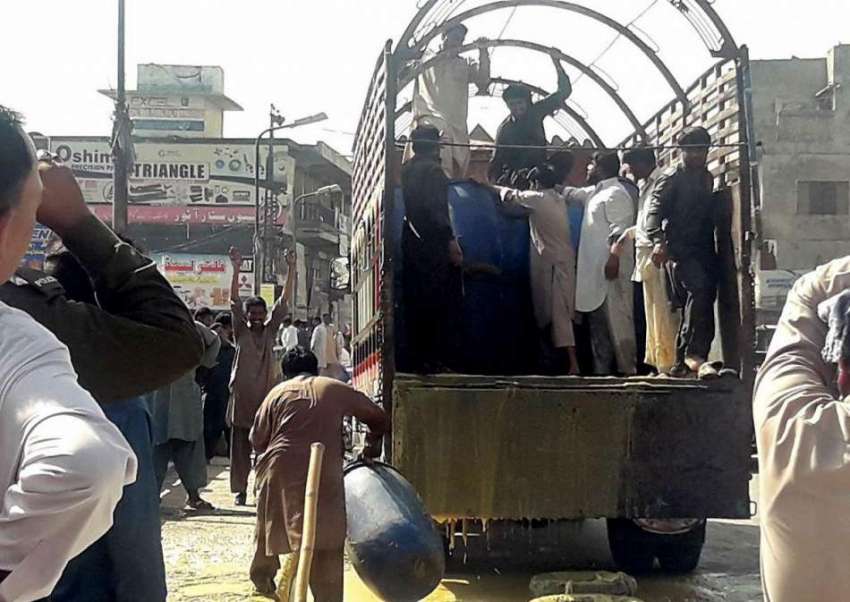 راولپنڈی: پنجاب فوڈ اتھارٹی کی کاروائی کے دوران پکڑا جانے ..