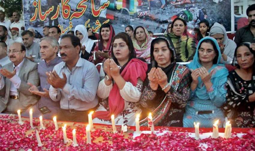 لاہور: سانحہ کارساز کے شہداء کی یاد میں پنجاب اسمبلی کے سامنے ..
