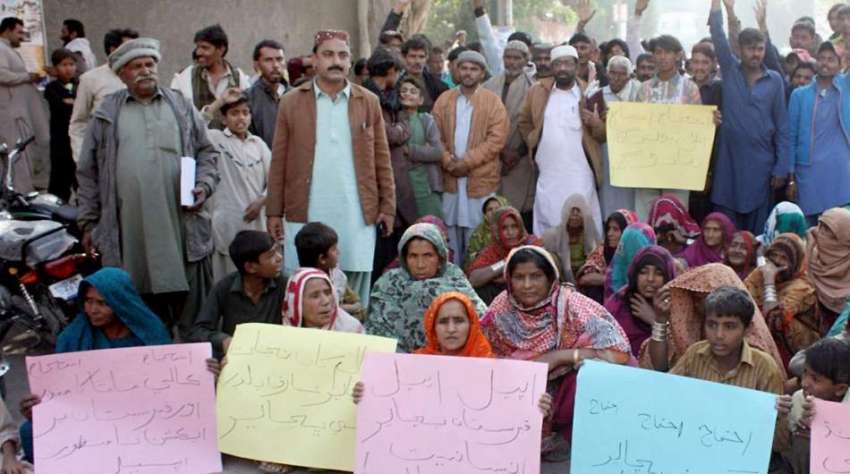 حیدر آباد: لطیف آباد کے رہائشی بلڈر مافیاکے خلاف مظاہرہ ..