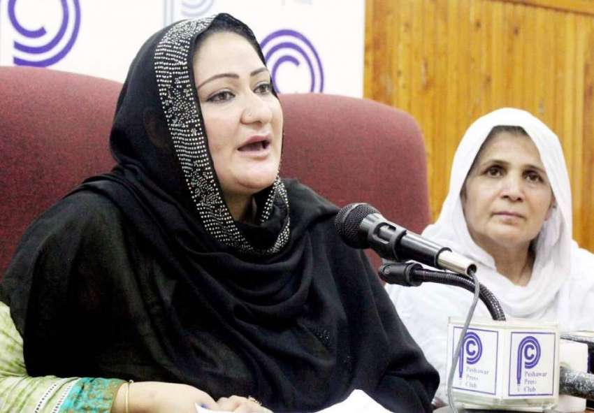 پشاور: تحریک انصاف کی سنٹرل ایگزیکٹو ممبر نعیمہ ناز پریس ..