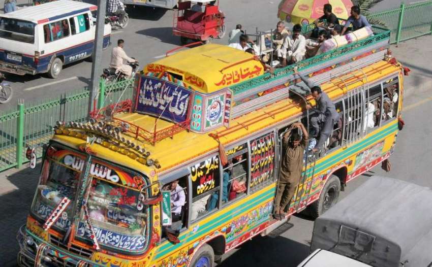 لاہور: عید الاضحی اپنے پیارو ں کے ساتھ منانے کے لیے آبائی ..