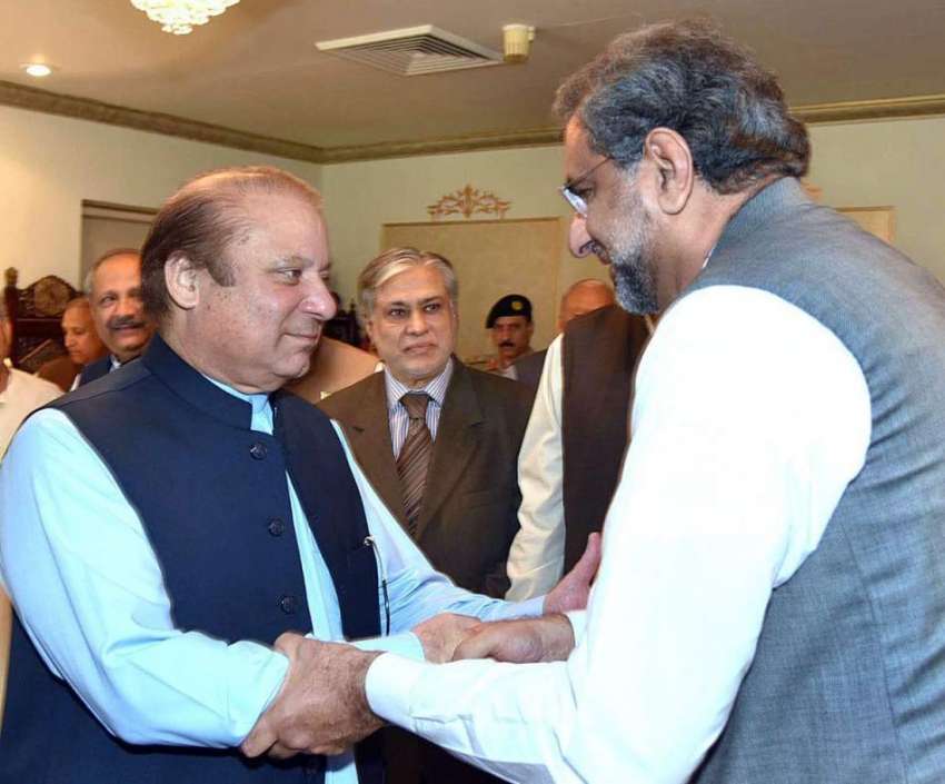 اسلام آباد: وزیر اعظم شاہد خاقان عباسی اور سابق وزیر اعظم ..