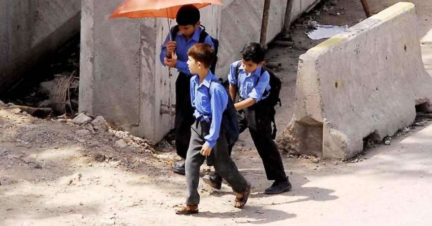 راولپنڈی: چھٹی کے بعد طلبہ اپنے گھروں کو لوٹ رہے ہیں، جبکہ ..