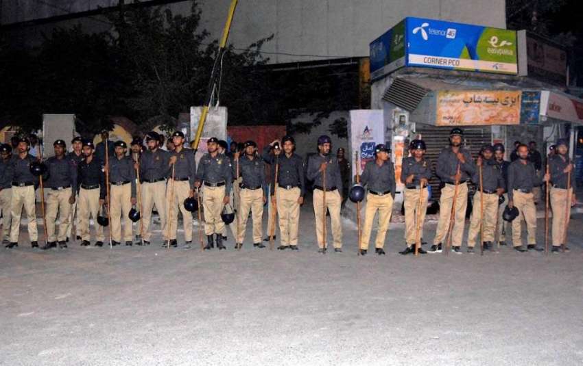 راولپنڈی: نیا محلہ سے برآمد ہونے والے مرکزی جلوس میں پولیس ..