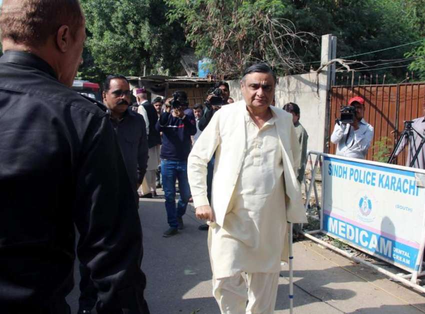 کراچی: پاکستان پیپلز پارٹی کے رہنما ڈاکٹر عاصم نیب کورٹ ..