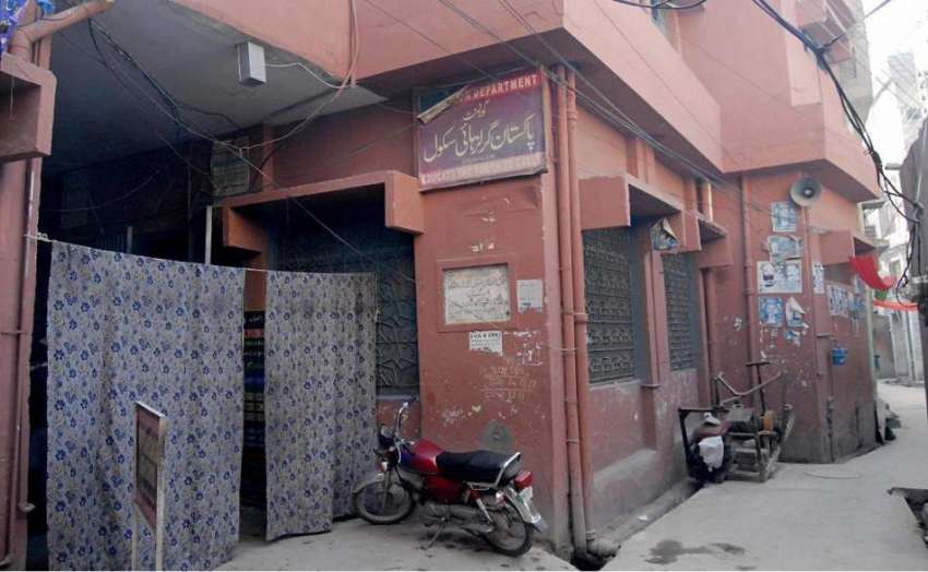 راولپنڈی: نیو صرافہ بازار میں گورنمٹ گرلز ہائی سکول کا مین ..