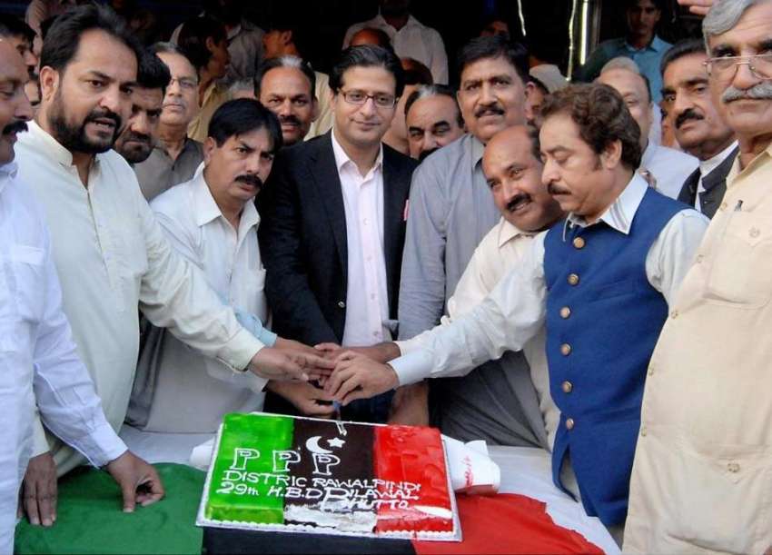 راولپنڈی: بلاول بھٹو کی29ویں سالگرہ کا کیک ڈویژن جنرل سیکرٹری ..