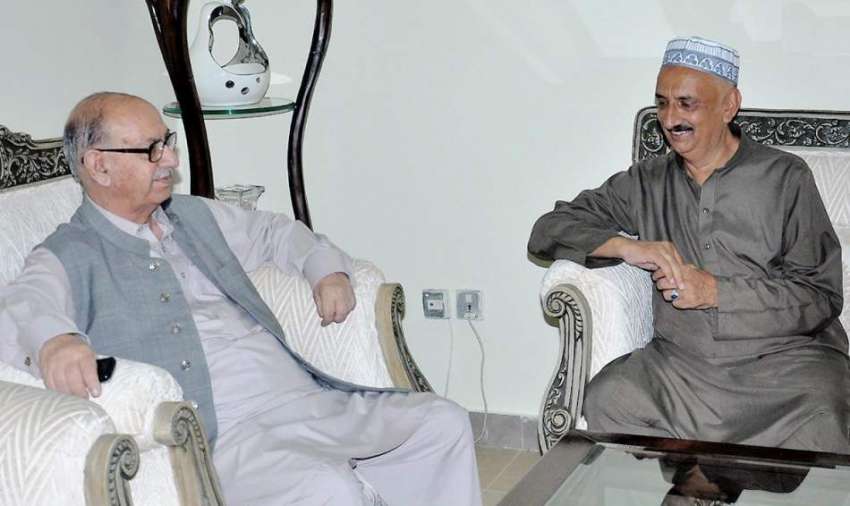راولپنڈی: وزیراعظم کے مشیر پروفیسر عرفان صدیقی ڈاکٹر جمال ..