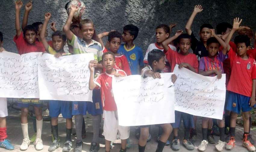 حیدر آباد: کچہ قلعہ کے رہائشی بچے فٹ بال گراؤنڈ نہ ہونے کے ..