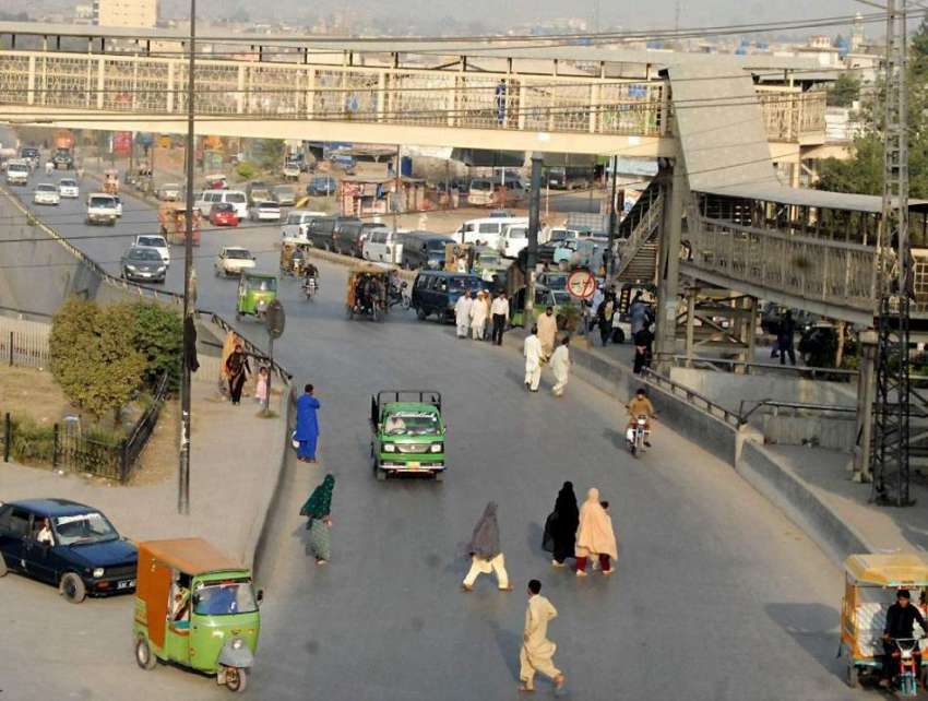 راولپنڈی: پیر ودھائی موڑ پر پیدل چلنے والوں کے لیے بنائے ..