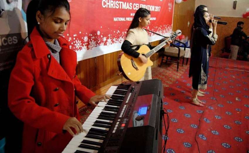راولپنڈی: پریس کلب میں کرسمس کے حوالے سے منعقدہ تقریب میں ..
