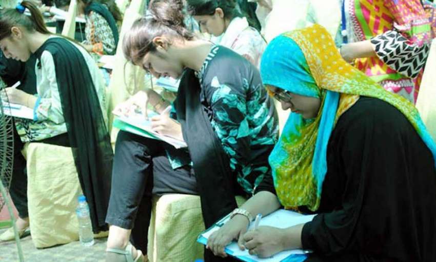 حیدر آباد: میڈیکل یونیورسٹی میں داخلے کی خواہشمند طالبات ..