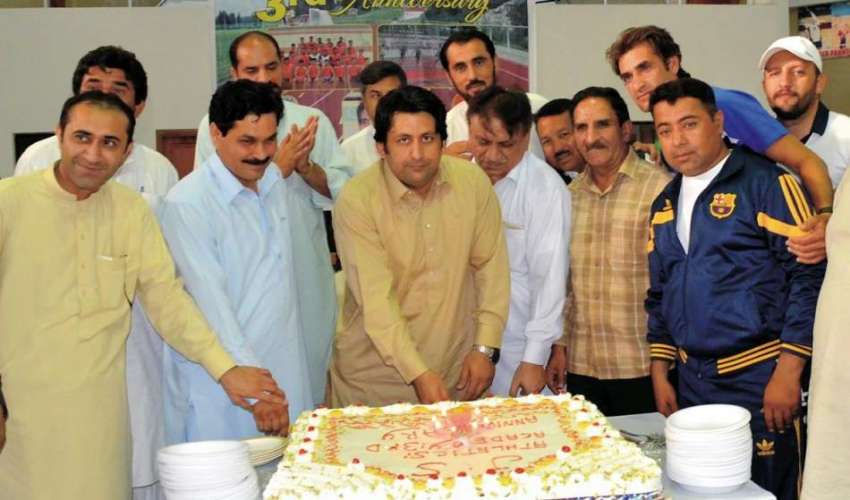 پشاور: ڈی جی سپورٹس جنید خان جے ایس اکیڈمی کی تیسری سالگرہ ..