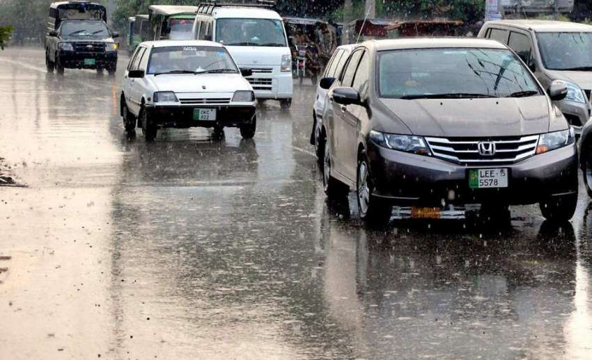 لاہور: مغلپورہ میں ہونے والی بارش کا منظر۔