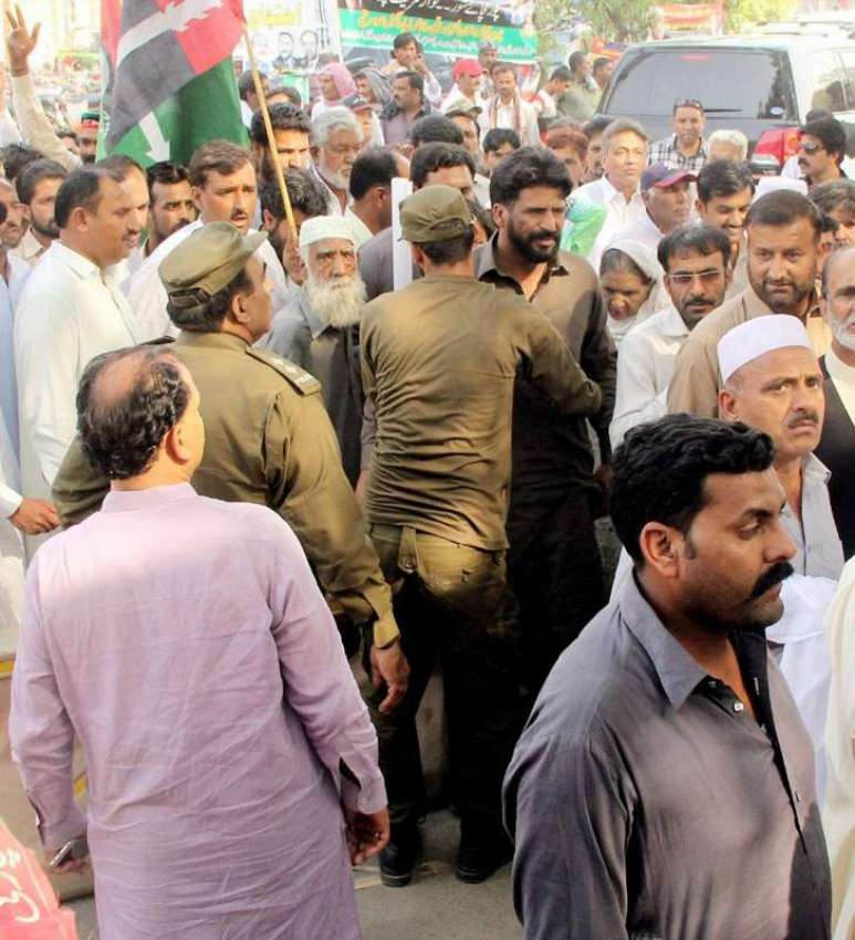لاہور: پیپلز پارٹی کے زیر اہتمام لوڈ شیڈنگ کے خلاف ناصر باغ ..