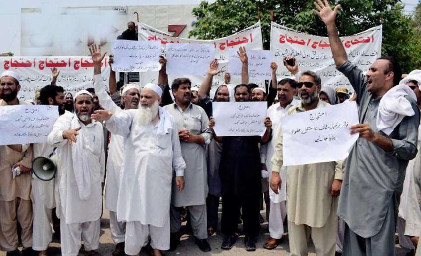 پشاور: سٹی فائر بریگیڈ کے ملازمین مطالبات کے حق میں احتجاجی ..