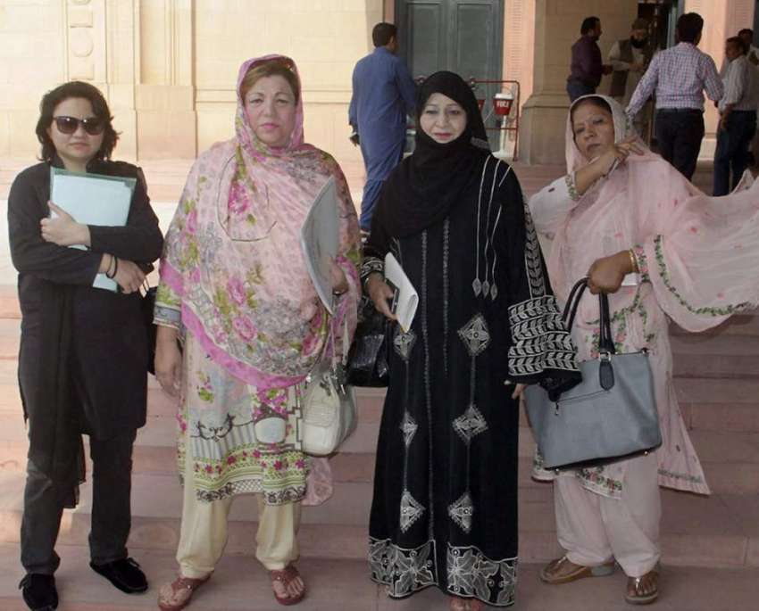 لاہور: پنجاب اسمبلی کے اجلاس کے موقع پر خواتین اراکین اسمبلی ..