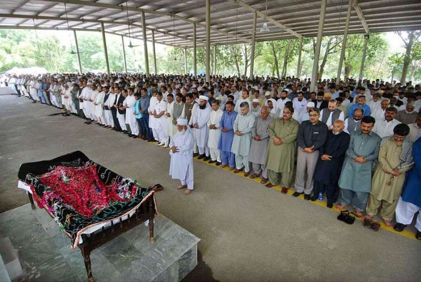 اسلام آباد: میئر اسلام آباد شیخ عنصر عزیز کے والد کی نماز ..