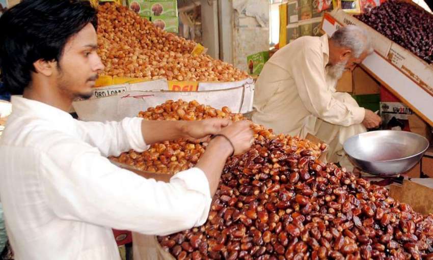 حیدر آباد: رمضان المبارک کی آمد پر ٹاور مارکیٹ پر خریداروں ..