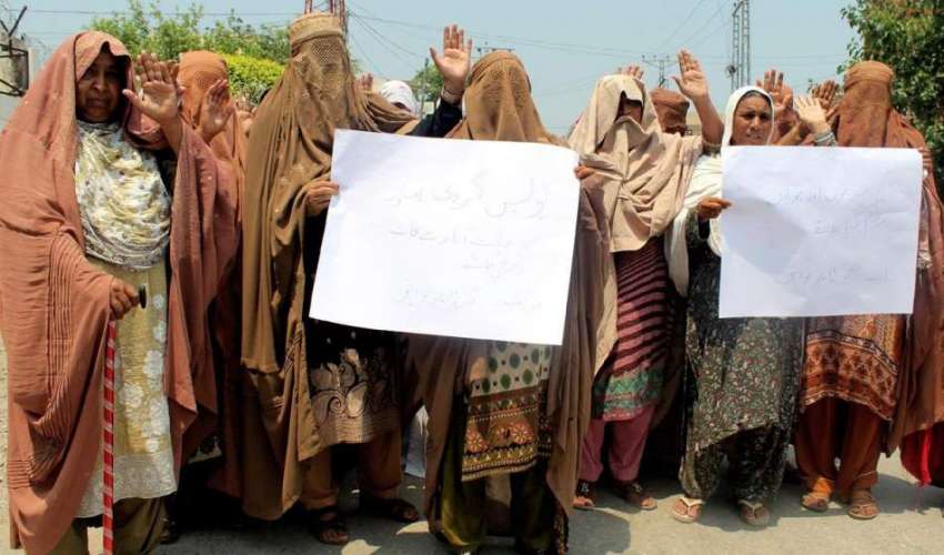 پشاور: گنڈا مار خواتین حیات آباد پولیس کیخلاف احتجاجی مظاہرہ ..