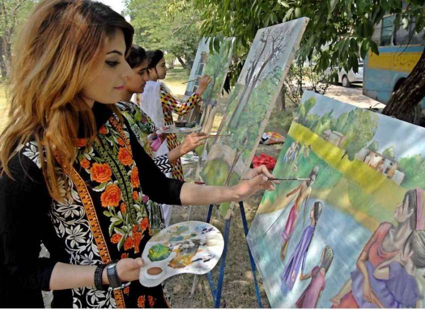 راولپنڈی: وقار النساء کالج میں آرٹس کے مقابلوں میں شریک ..