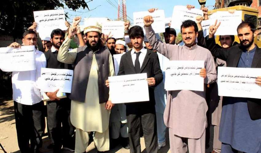 پشاور: بی ٹیک انجینئرنگ ٹیکنالوجسٹس اپنے مطالبات کے حق میں ..