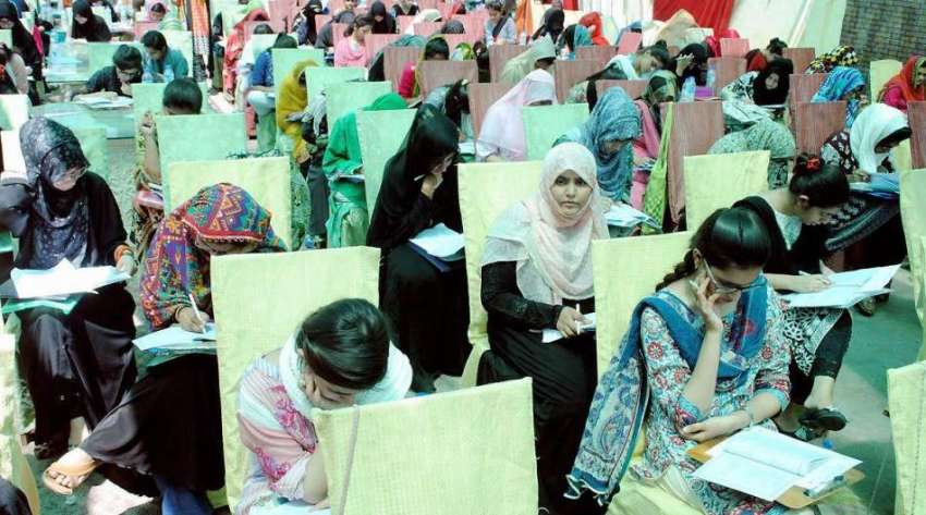 حیدر آباد: میڈیکل یونیورسٹی میں داخلے کی خواہشمند طالبات ..
