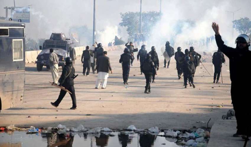 اسلام آباد: فیض آباد انٹر چینج پر مظاہرین کو منتشر کرنے کے ..