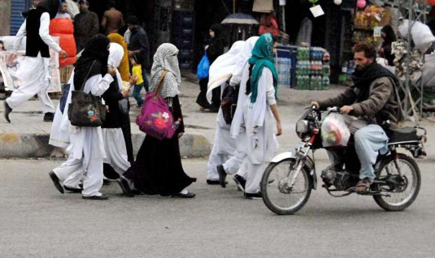 راولپنڈی: ختم نبوت لانگ مارچ کے دھرنے کے باعث طلبہ کو پریشانی ..