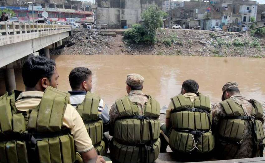 راولپنڈی: مون سون کی بارشوں کے باعث نالہ لئی کنارے پاک فوج ..