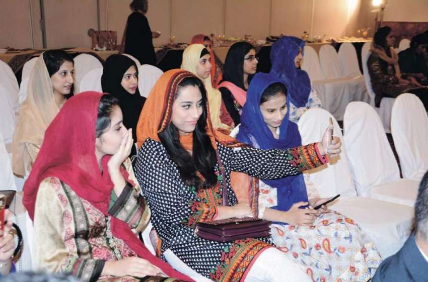فیصل آباد: مقامی ہوٹل میں کوکنگ کلاسز کی اختتامی تقریب کے ..